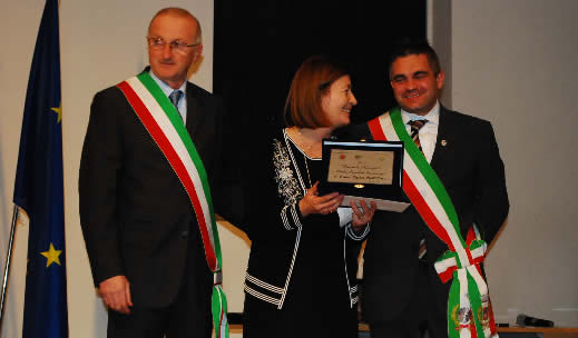 Maria Adele ritira il premio per Suor Luisa